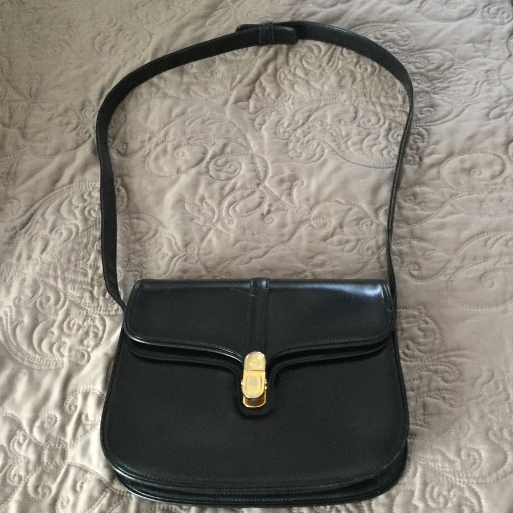 GUCCI. Timeless Vintage Bag w Beautiful Hardware